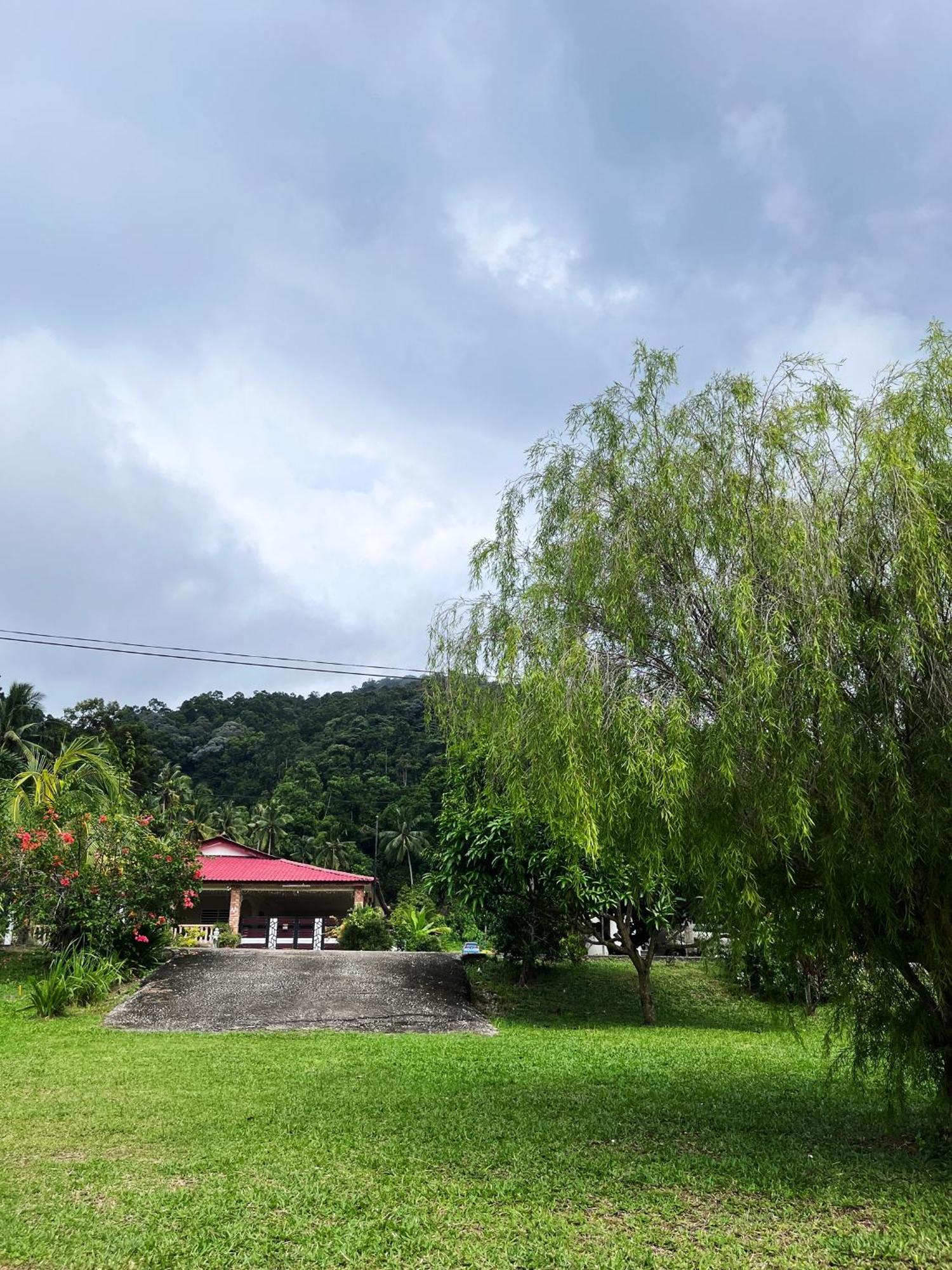 Purple Cube At Lumut Cube Homestay Kontena Exterior photo